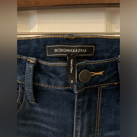 NWT BCBG MAX AZRIA Dark Wash Flare Jeans size 25 (runs small) - Picture 5 of 7